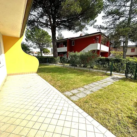 Cozy With Garden And Pool Access Villa *
