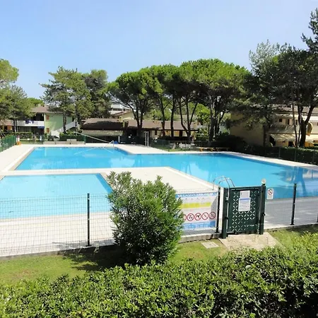 Cozy With Garden And Pool Access Villa *